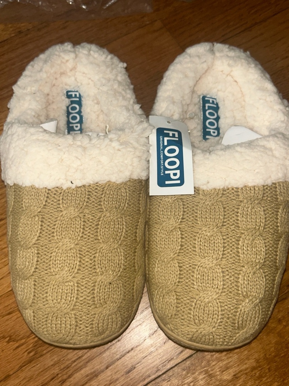 Floopi Women's Cream Cable-Knit Sherpa-Lined Slippers size 5/6